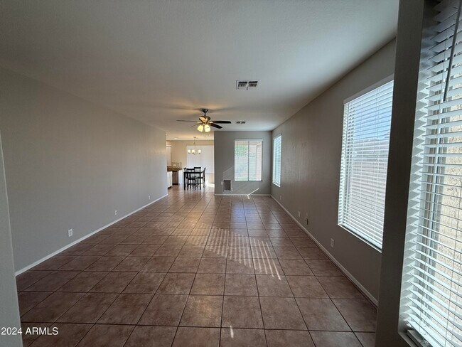 Foto del edificio - 313 N Kimberlee Way