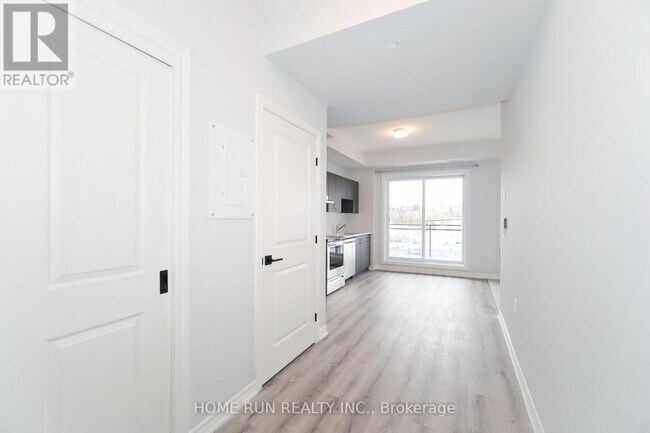 Photo du bâtiment - 1350-1350 Hemlock Rd