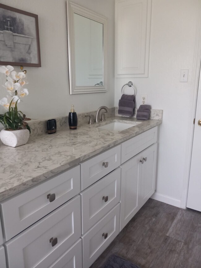 Foto del edificio - 7018 Lake Roberts Way