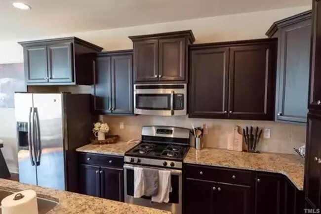 Building Photo - Townhome in Flowers Plantation with Water ...