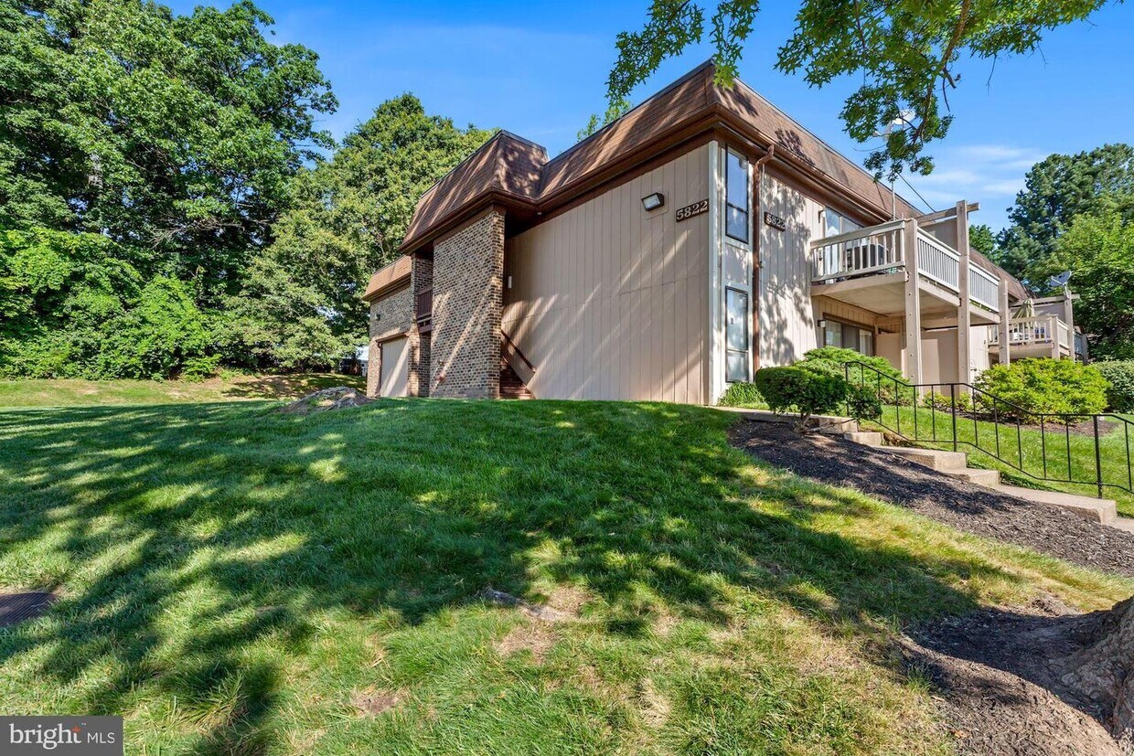 5822 Royal Ridge Dr Unit T, Springfield, VA 22152 Room for Rent in Springfield, VA