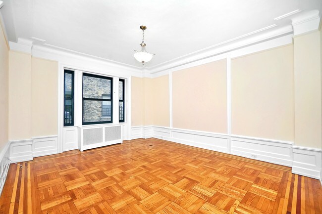 Building Photo - 230 W 79th St