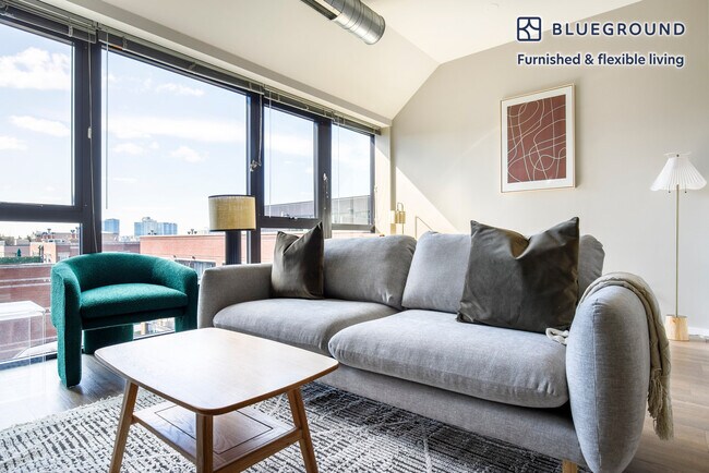 Building Photo - 211 W Scott St