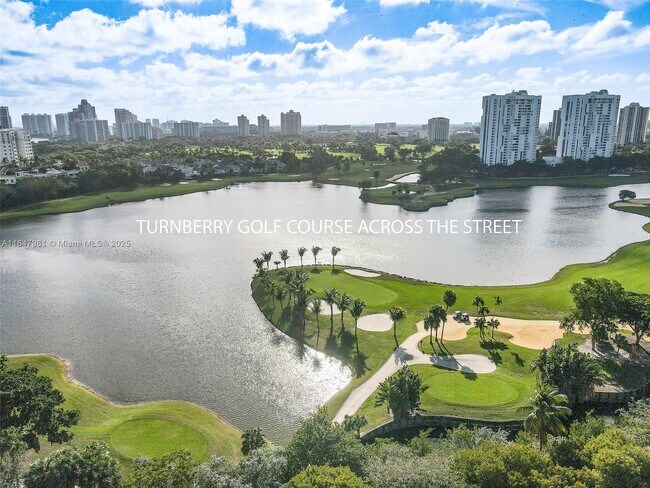 Foto del edificio - 20515 E Country Club Dr