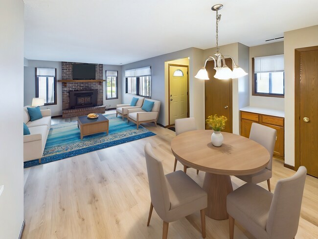 Foto del edificio - Maple Grove 3BR Townhome, Fully Remodeled