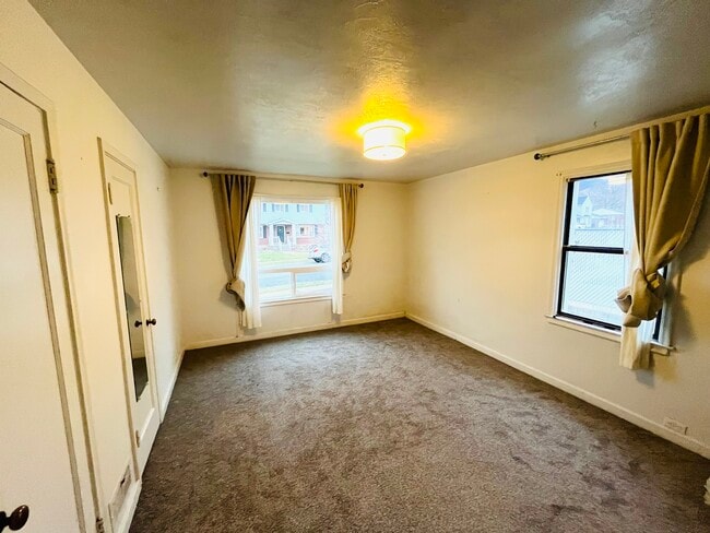 Building Photo - 170 E 1100 S