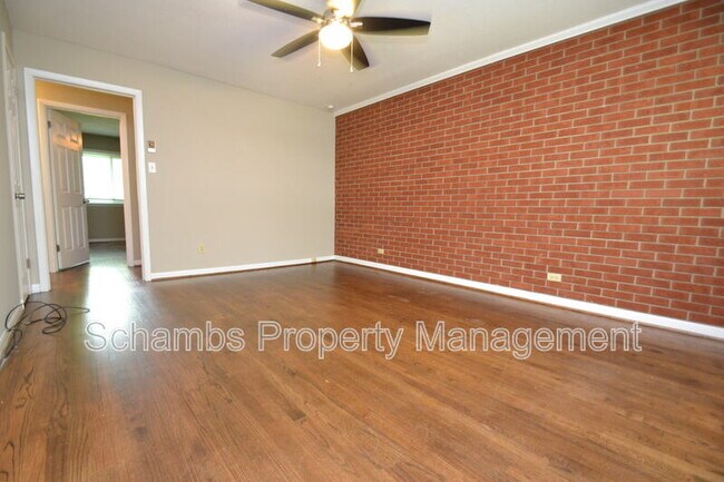 Foto del edificio - 5131 Lundy Dr