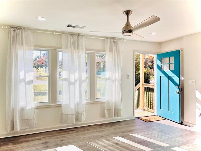 Foto del edificio - 1122 Elaine Dr