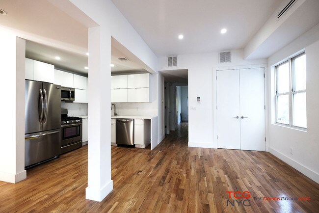 Building Photo - 225 Macdougal St