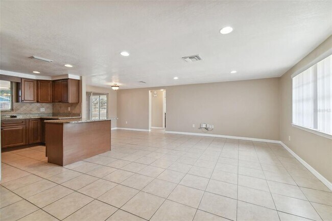 Foto del edificio - 7437 Carmel Ave