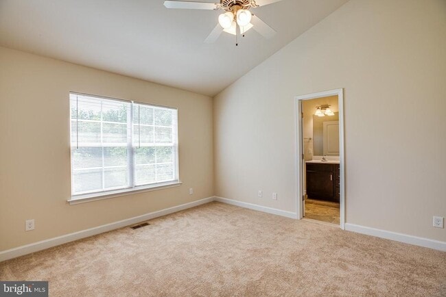 Foto del edificio - 92 Andrews Pl