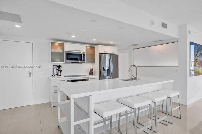 Foto del edificio - 185 SW 7th St