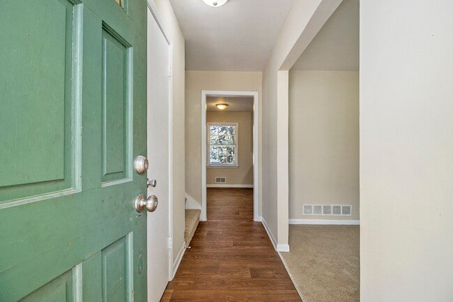 Building Photo - 4 Bedroom 3.5 Bath House