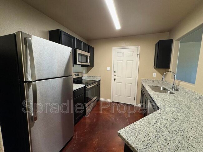 Building Photo - 1652 Sabine