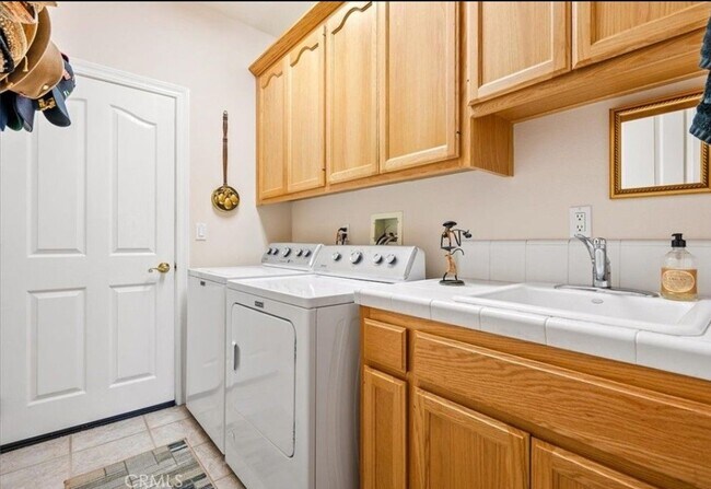 Building Photo - 758 Brahma St