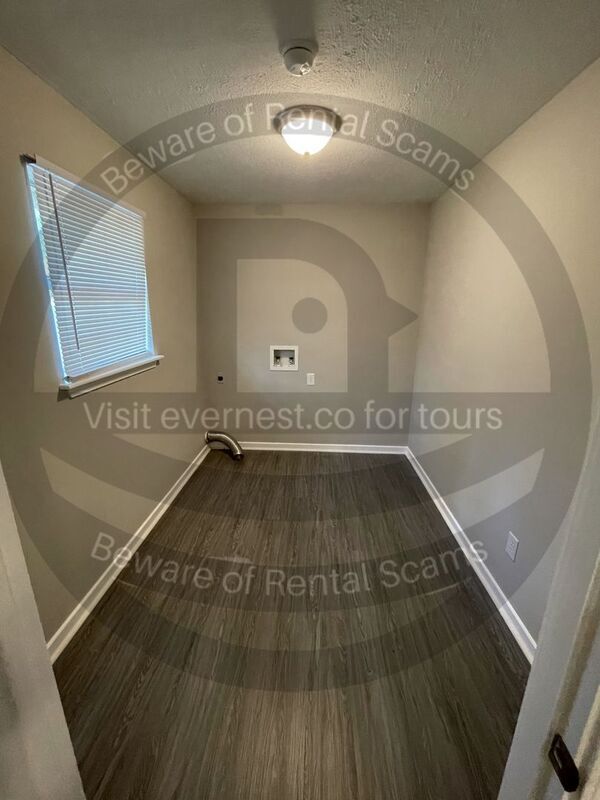 Building Photo - 4350 Redwood Cir