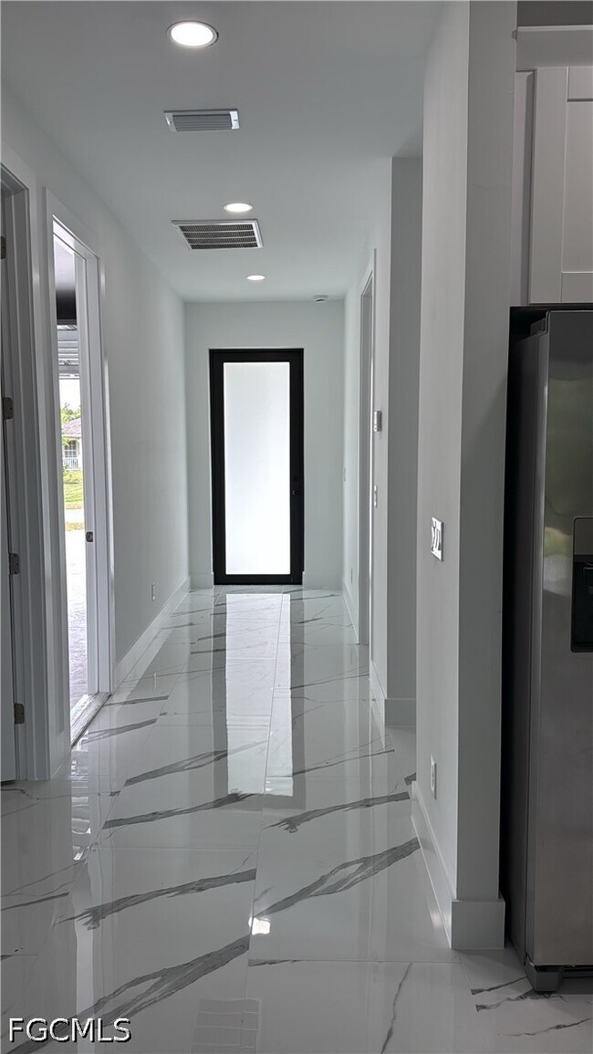 Foto del edificio - 4789 Golfview Blvd