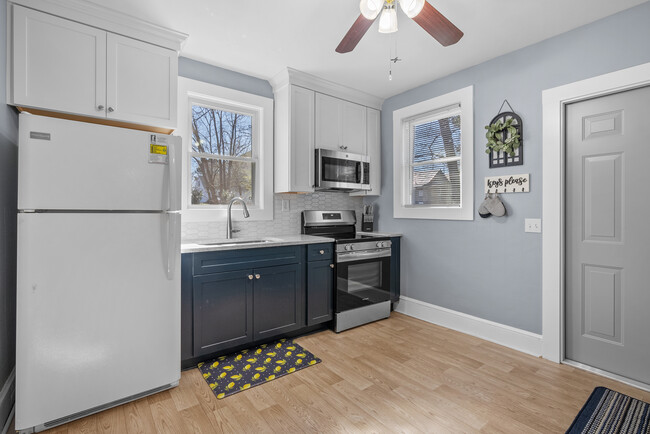 Building Photo - 305 Pennington St