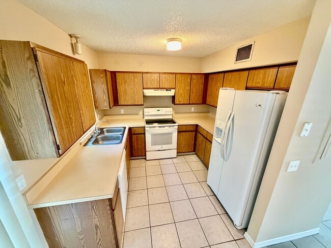 Building Photo - 2387 1st Ave