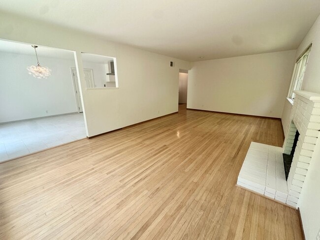 Building Photo - Charming Terra Linda Home in San Rafael