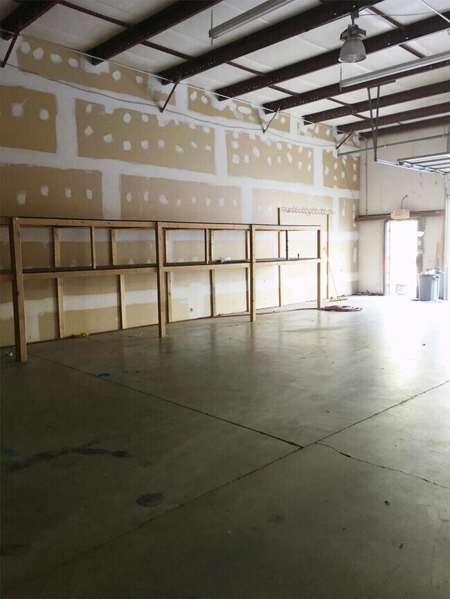 Building Photo - 141 Ben Burton Cir