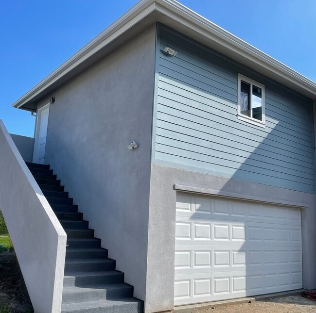 Building Photo - FOR RENT!!! Beautiful studio in National City FOR RENT!!!