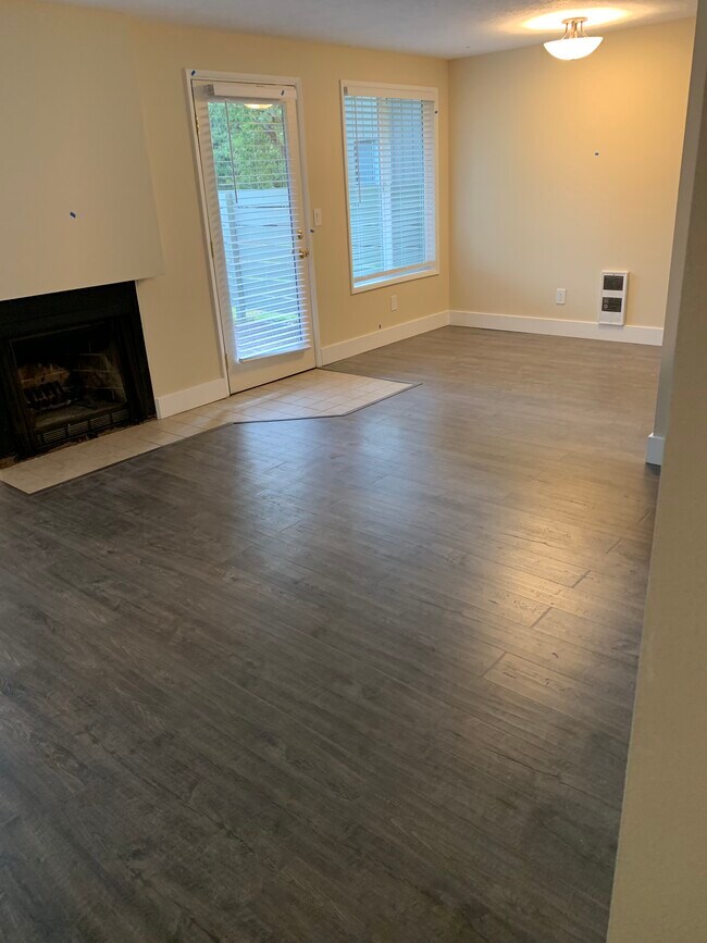 Living Room - 7020 SW Montauk Cir