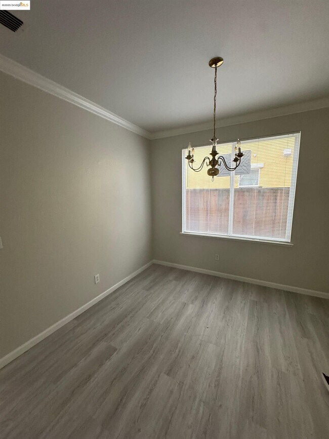 Foto del edificio - 68 Lexington Ct