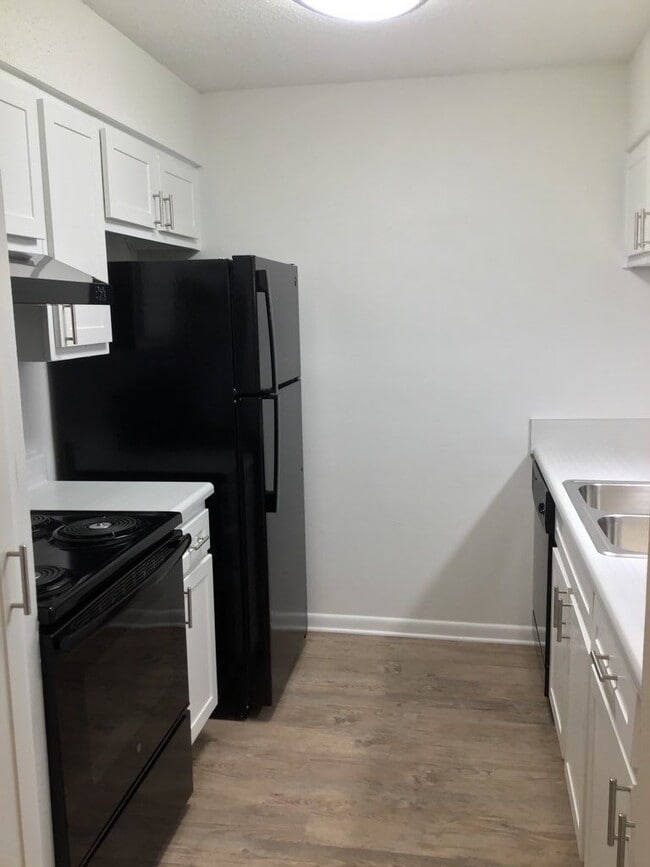 Building Photo - Elevate at 604 West