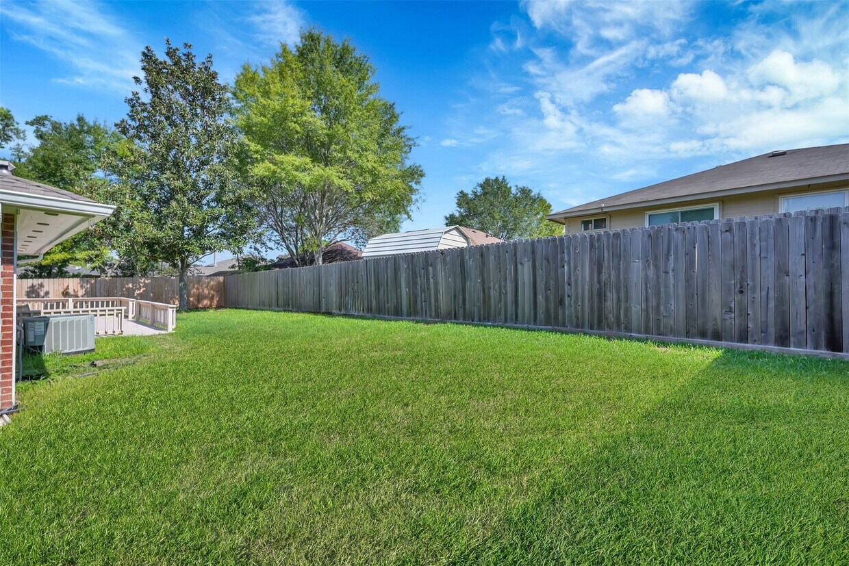 Building Photo - 10914 Waterview Cir