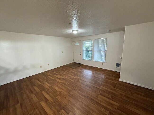 Foto del edificio - 4788 Skyline Rd S