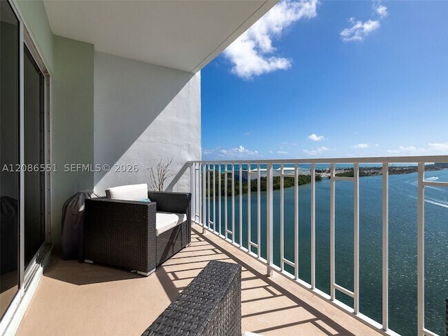 Foto del edificio - 500 Bayview Dr