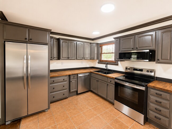 Foto del edificio - 9610 Britannia Ct