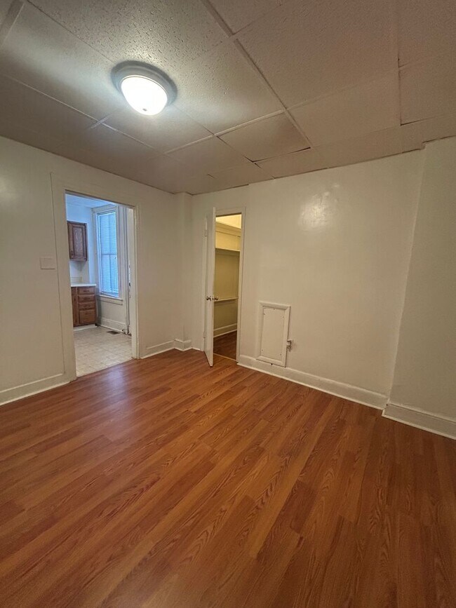 Building Photo - 727 Linden Ave