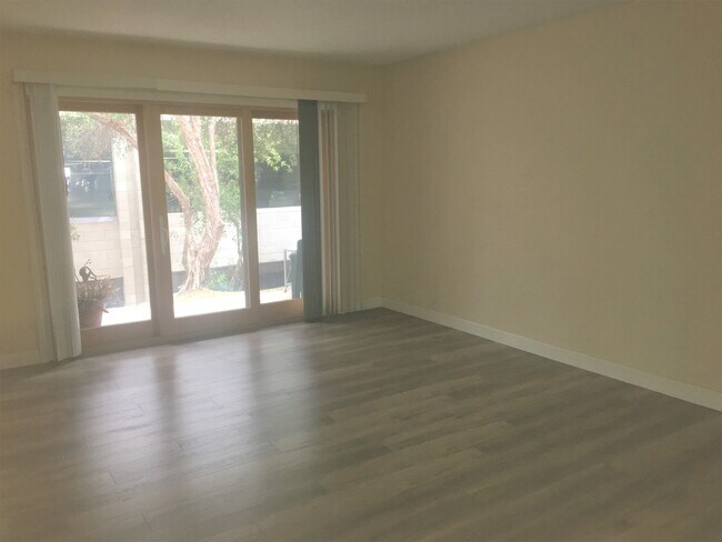 Foto del edificio - Upgraded One Bedroom Condo in Pacific Beach!