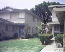 Building Photo - 2557 Yardarm Ave