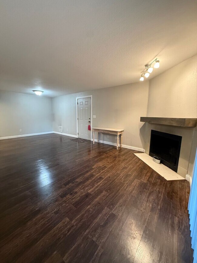 Foto del edificio - Ground-Level 2-Bedroom Condo at Martha’s Landing – Prime Mill Creek Location