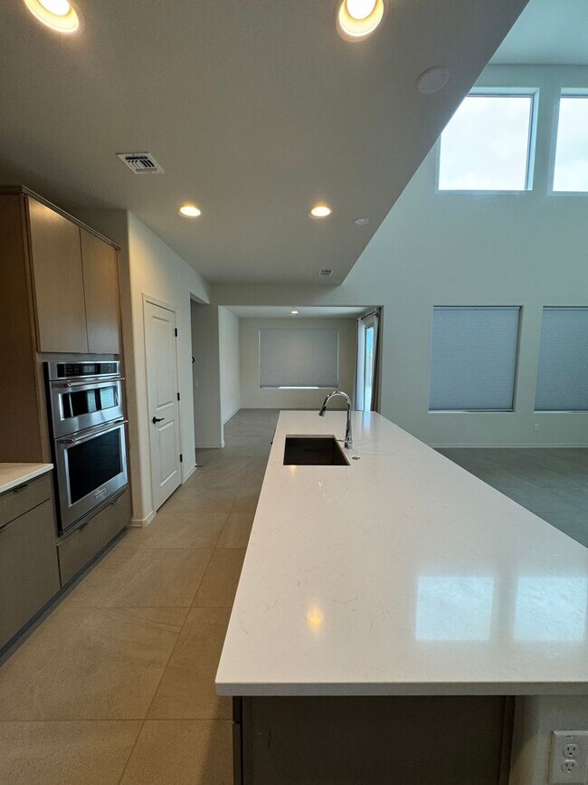 Foto del edificio - 17156 W Smoketree Dr