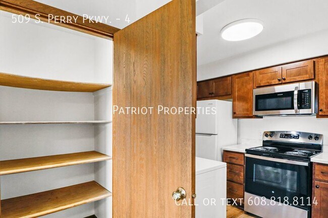 Foto del edificio - 2 bedroom/ 1 bath apartment in Oregon, WI
