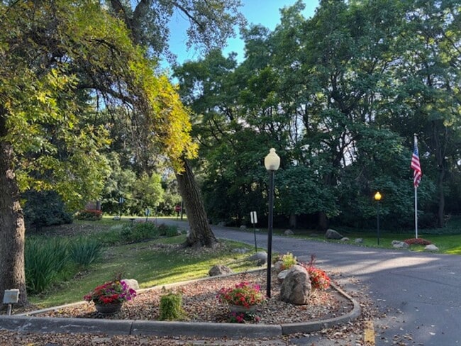 Building Photo - Great 1 BR/1 BA Condo in the Heart of Litt...