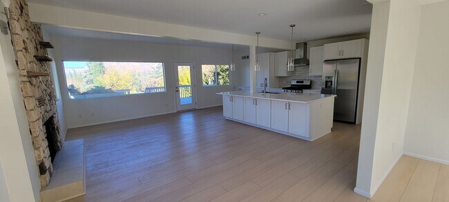 Building Photo - Unfurnished, 1-year long-term rental
