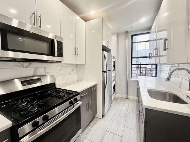 Foto del edificio - 70 Post Ave