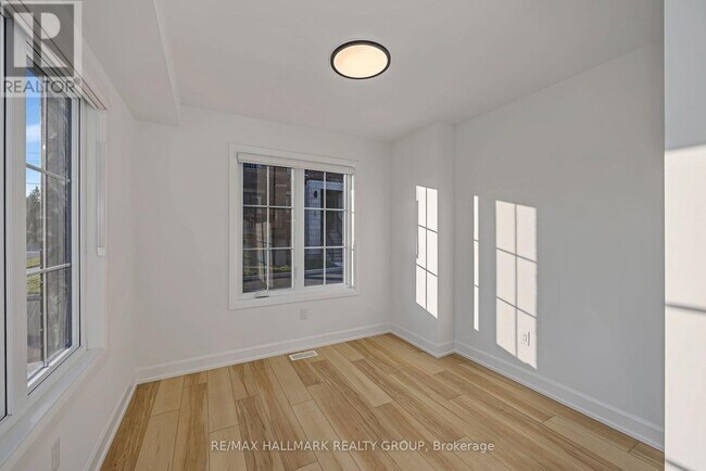 Building Photo - 422 Rolling Meadow Crescent