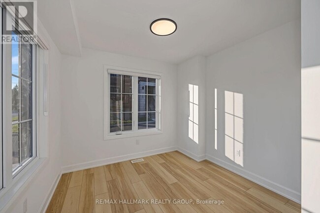 Photo du bâtiment - 422 Rolling Meadow Crescent
