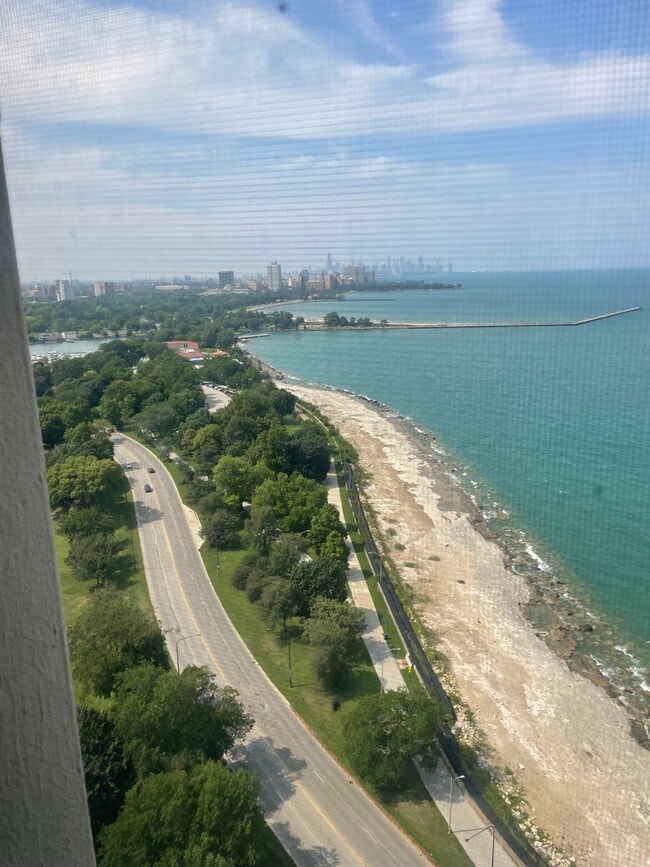 Building Photo - 6700 S South Shore Dr