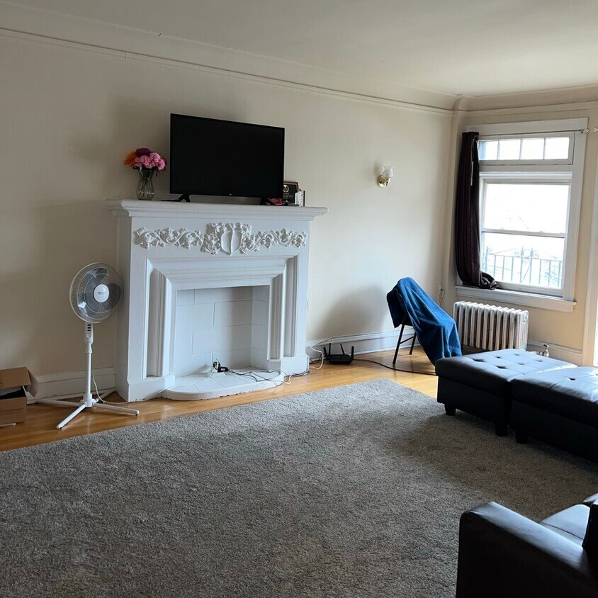 Foto principal - Spacious Rogers Park 2BR/1 bath, heat & wa...