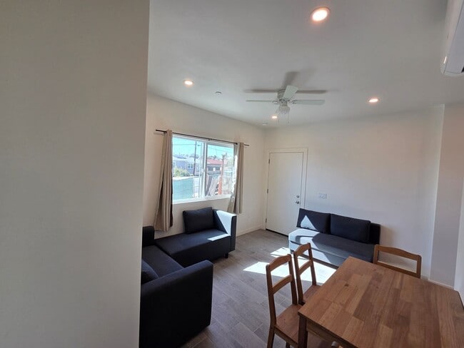 Building Photo - 847 Winston Dr