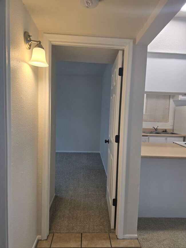 Foto del edificio - 1/2 MONTH FREE ON 12 MONTH LEASE AND MOVE ...