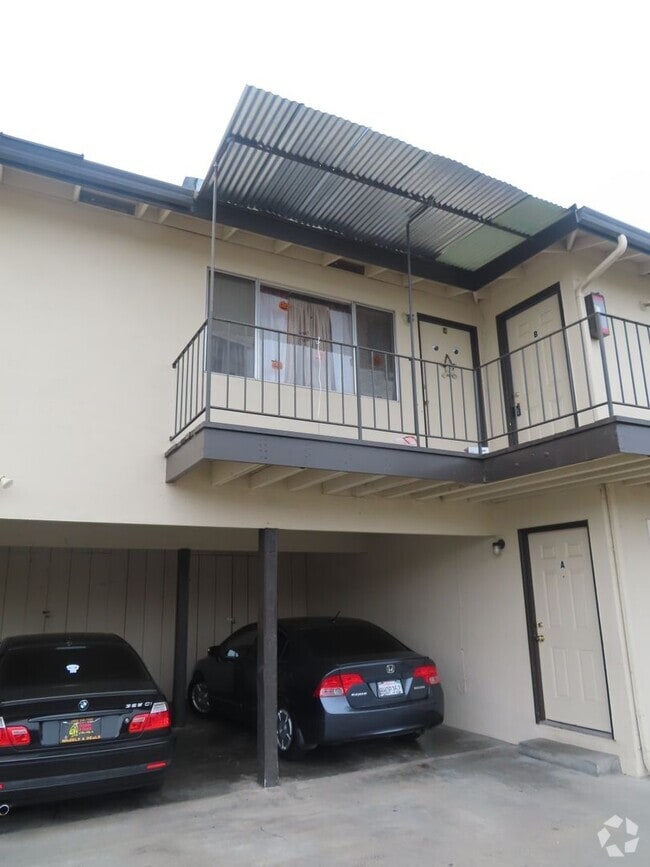 Building Photo - 14 Cypress St