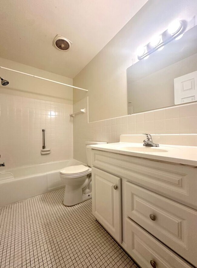 Foto del edificio - 1315 N Dowling Ave